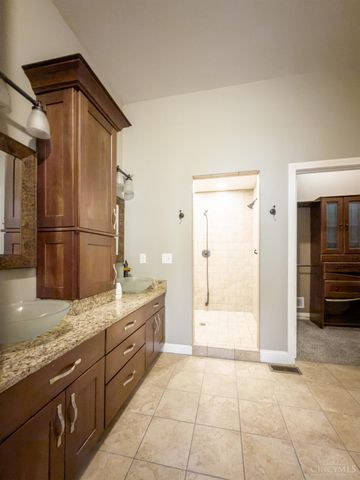 1238 Elsinore Avenue, Cincinnati, OH 45202