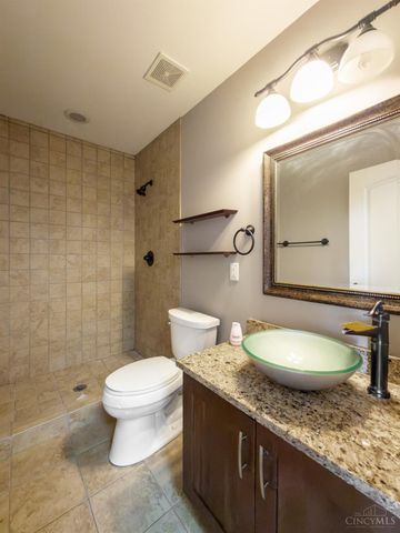 1238 Elsinore Avenue, Cincinnati, OH 45202