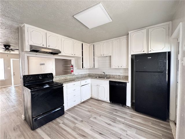 3120 Santa Fe St 18, Corpus Christi, TX 78404