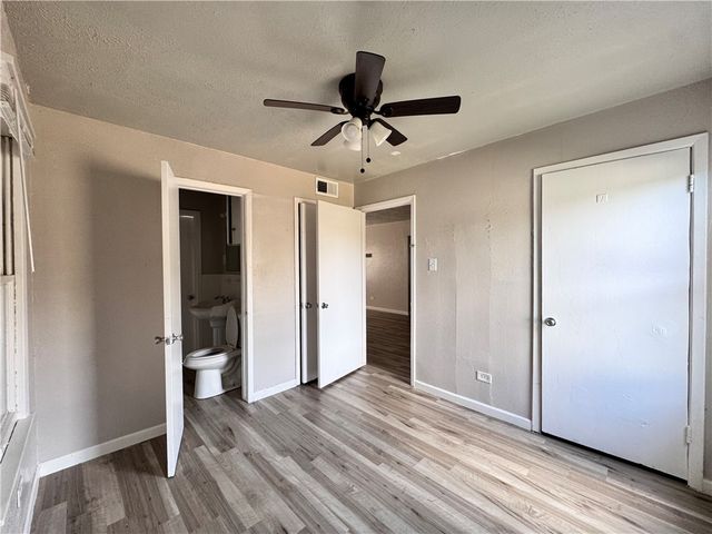 3120 Santa Fe St 18, Corpus Christi, TX 78404