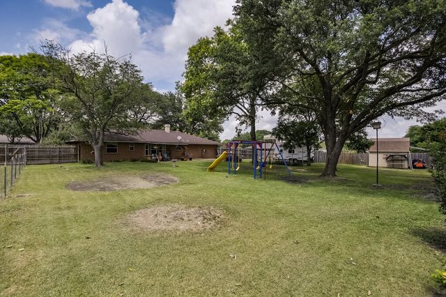 109 Spring Hill Road, Red Oak, TX 75154