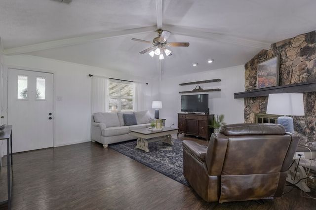 109 Spring Hill Road, Red Oak, TX 75154