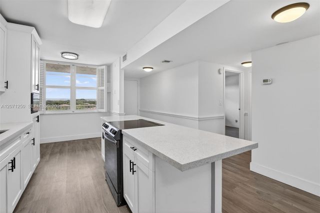 250 Jacaranda Drive 703, Plantation, FL 33324