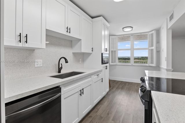 250 Jacaranda Drive 703, Plantation, FL 33324