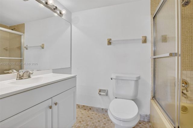 250 Jacaranda Drive 703, Plantation, FL 33324