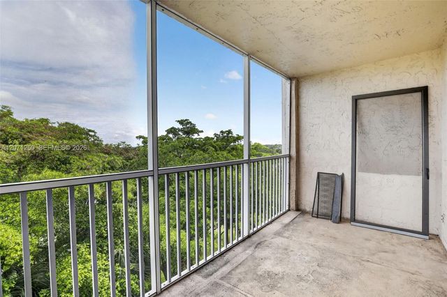 250 Jacaranda Drive 703, Plantation, FL 33324