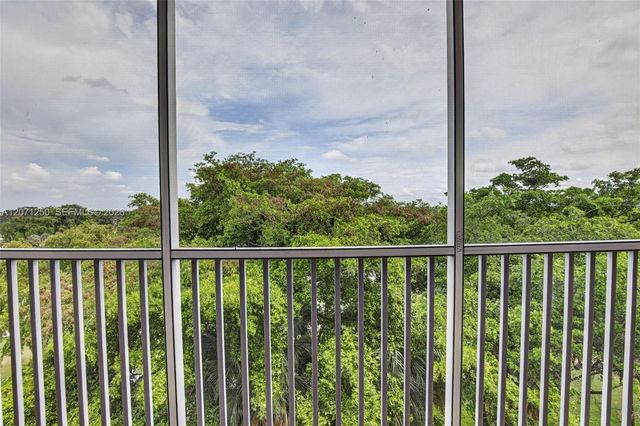 250 Jacaranda Drive 703, Plantation, FL 33324