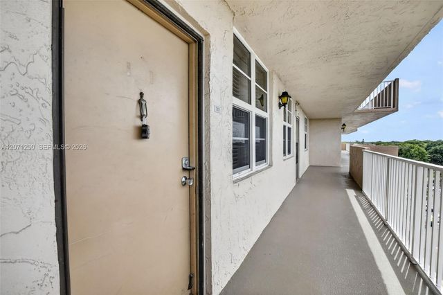 250 Jacaranda Drive 703, Plantation, FL 33324