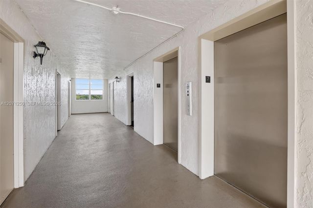 250 Jacaranda Drive 703, Plantation, FL 33324