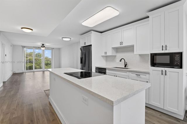 250 Jacaranda Drive 703, Plantation, FL 33324