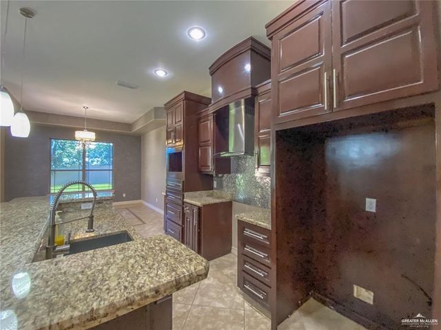 723 Mia Rose Lane, Alamo, TX 78516