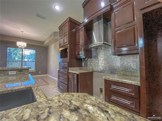 723 Mia Rose Lane, Alamo, TX 78516
