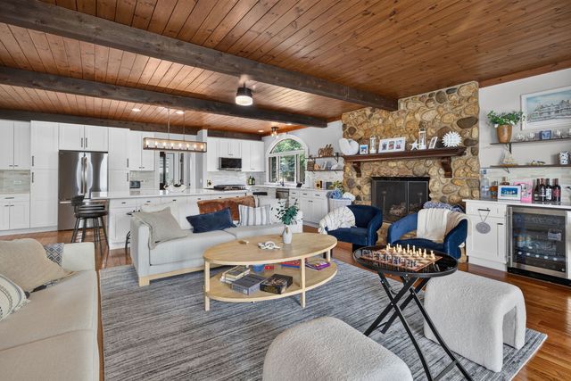 38 N Holly Avenue, Fox Lake, IL 60020