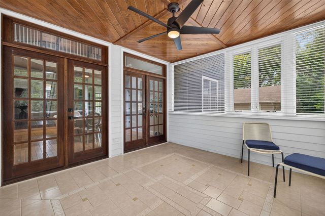 38 N Holly Avenue, Fox Lake, IL 60020