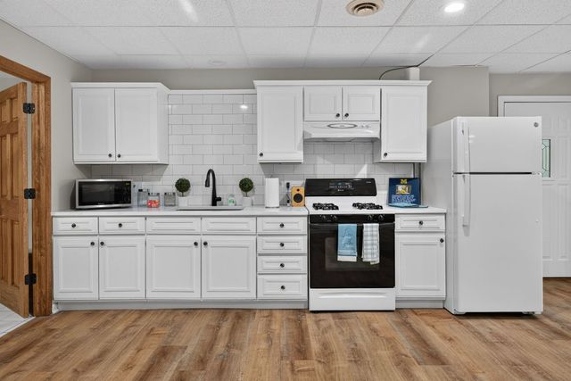 38 N Holly Avenue, Fox Lake, IL 60020