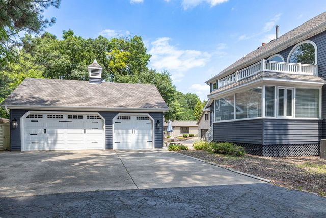 38 N Holly Avenue, Fox Lake, IL 60020