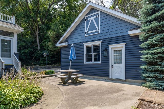 38 N Holly Avenue, Fox Lake, IL 60020
