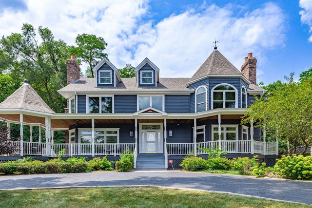 38 N Holly Avenue, Fox Lake, IL 60020