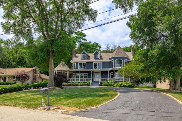 38 N Holly Avenue, Fox Lake, IL 60020