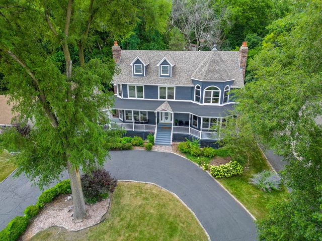 38 N Holly Avenue, Fox Lake, IL 60020