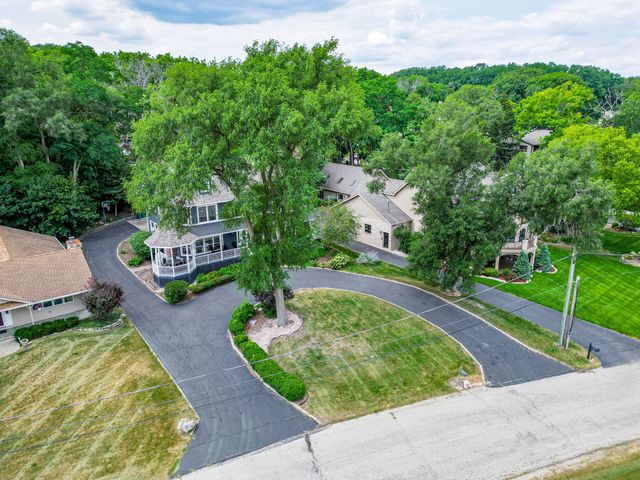 38 N Holly Avenue, Fox Lake, IL 60020
