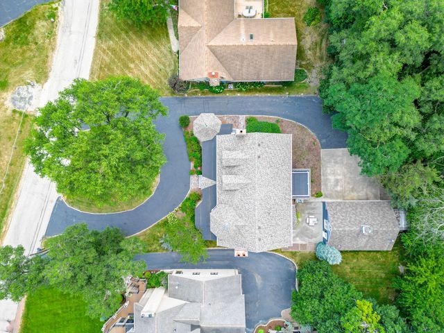 38 N Holly Avenue, Fox Lake, IL 60020