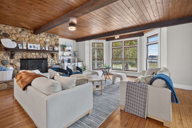 38 N Holly Avenue, Fox Lake, IL 60020