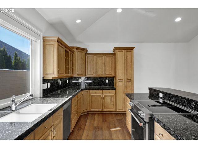 2116 E WILLOW Loop, Florence, OR 97439