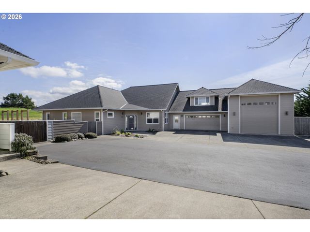 2116 E WILLOW Loop, Florence, OR 97439
