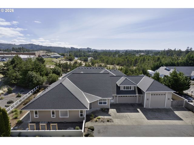 2116 E WILLOW Loop, Florence, OR 97439