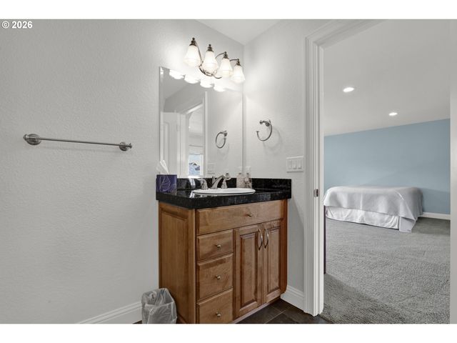 2116 E WILLOW Loop, Florence, OR 97439