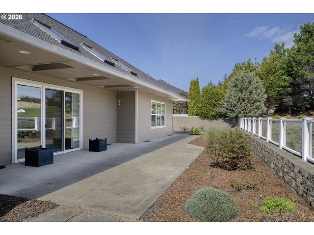 2116 E WILLOW Loop, Florence, OR 97439