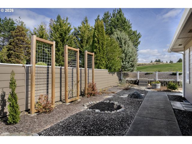 2116 E WILLOW Loop, Florence, OR 97439