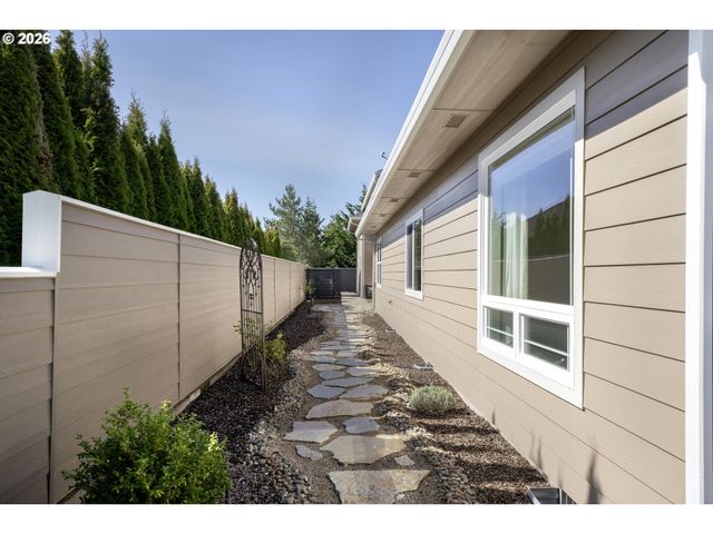 2116 E WILLOW Loop, Florence, OR 97439