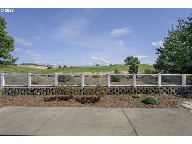 2116 E WILLOW Loop, Florence, OR 97439