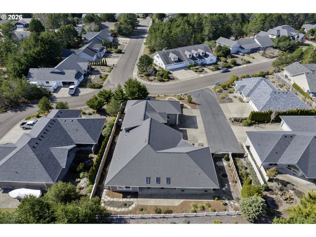 2116 E WILLOW Loop, Florence, OR 97439