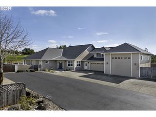 2116 E WILLOW Loop, Florence, OR 97439