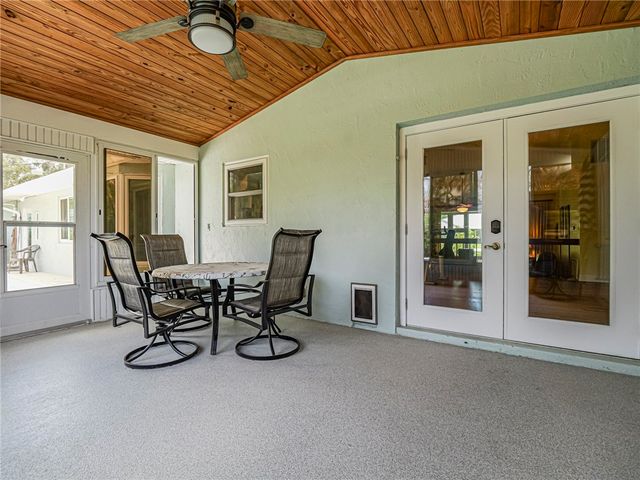 595 45th Court, Vero Beach, FL 32968