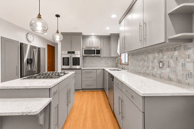 124 Pacella Park Dr. 124, Randolph, MA 02368