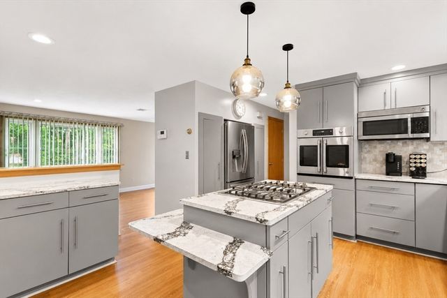 124 Pacella Park Dr. 124, Randolph, MA 02368