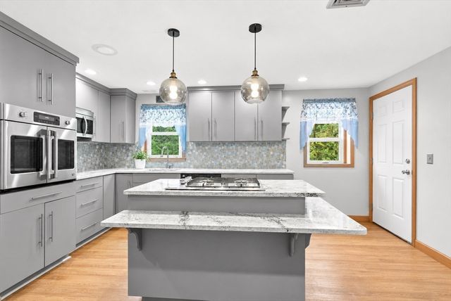 124 Pacella Park Dr. 124, Randolph, MA 02368