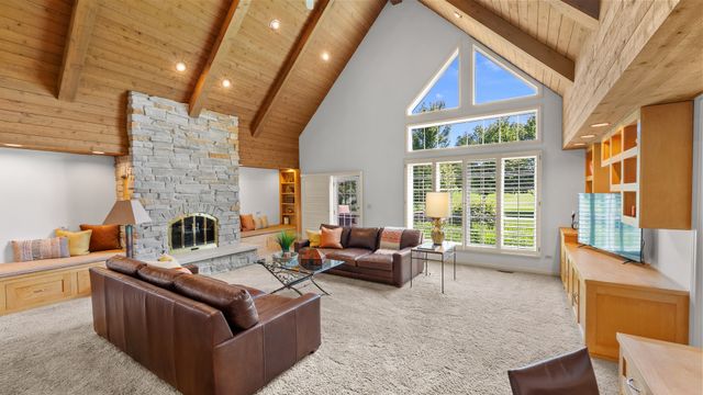 18 S Wynstone Drive, North Barrington, IL 60010