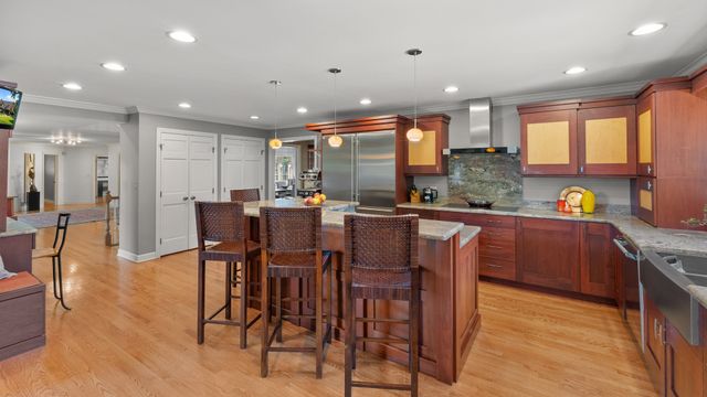 18 S Wynstone Drive, North Barrington, IL 60010