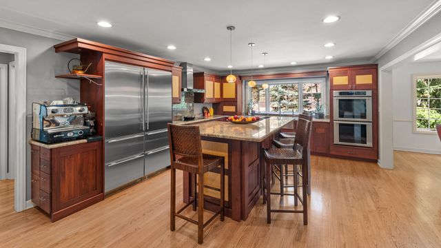 18 S Wynstone Drive, North Barrington, IL 60010