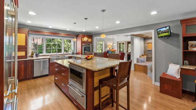 18 S Wynstone Drive, North Barrington, IL 60010