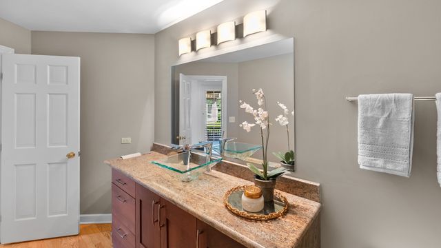 18 S Wynstone Drive, North Barrington, IL 60010