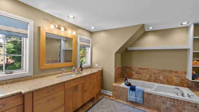 18 S Wynstone Drive, North Barrington, IL 60010