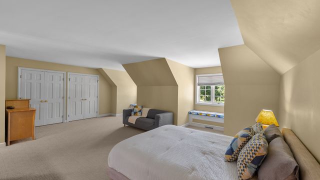 18 S Wynstone Drive, North Barrington, IL 60010