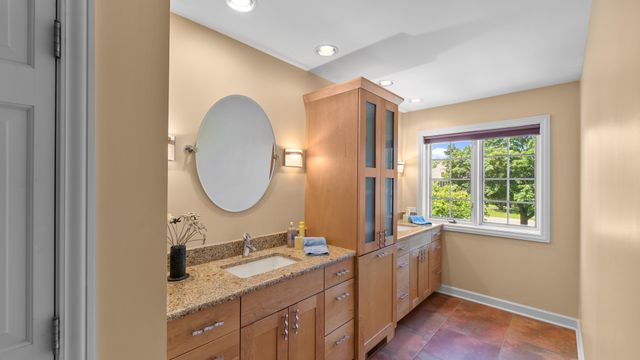 18 S Wynstone Drive, North Barrington, IL 60010