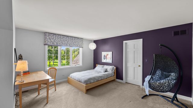 18 S Wynstone Drive, North Barrington, IL 60010